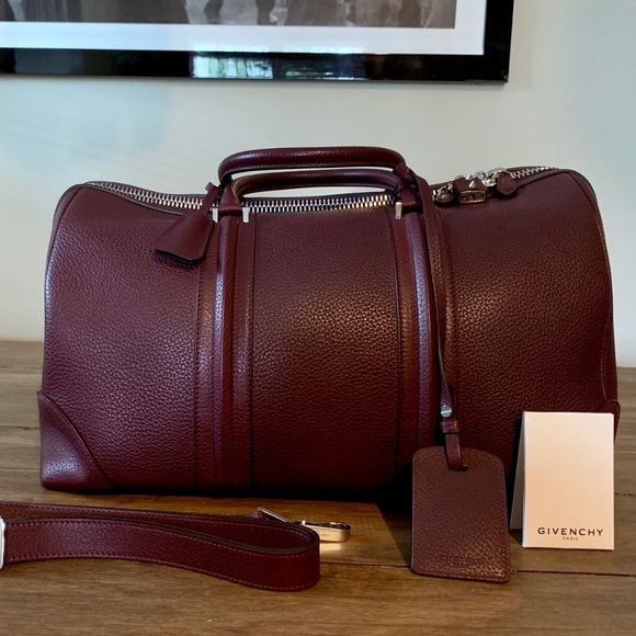 BRAND NEW, AUTHENTIC, GIVENCHY TRAVEL BAG - Picture 5 of 8